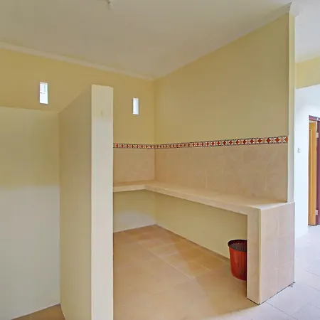 Hotel Oyo Life 92953 Nirmala Kost